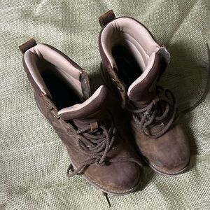 Very nice Arita lace ups size 7